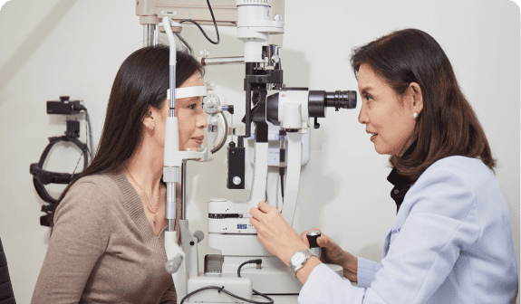 an ophthalmologist doing a comprehensive eye exam